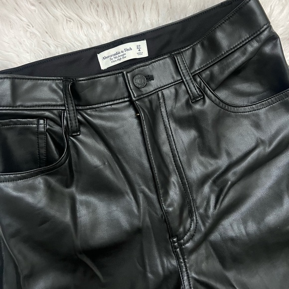 Abercrombie & Fitch high rise 90s straight vegan leather pant - Picture 4 of 5
